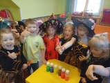 "Čaroděj Dobroděj má čarovnou moc,vykouzlí lektvary za jedinou noc" -  Sluníčka, MŠ Pastelka