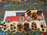 "Traktor jede po poli,vyorává brambory" projektový týden u Sluníček. MŠ Pastelka