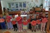 Koulelo se, koulelo, červené jablíčko..- Žlutá kytička