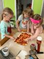 Pečeme pizza tyčinky - Lístek